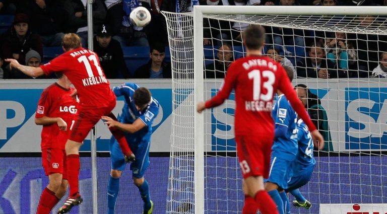 Jika Dulu Sudah Ada VAR, Gol-Gol Ikonik Ini Akan Dianulir